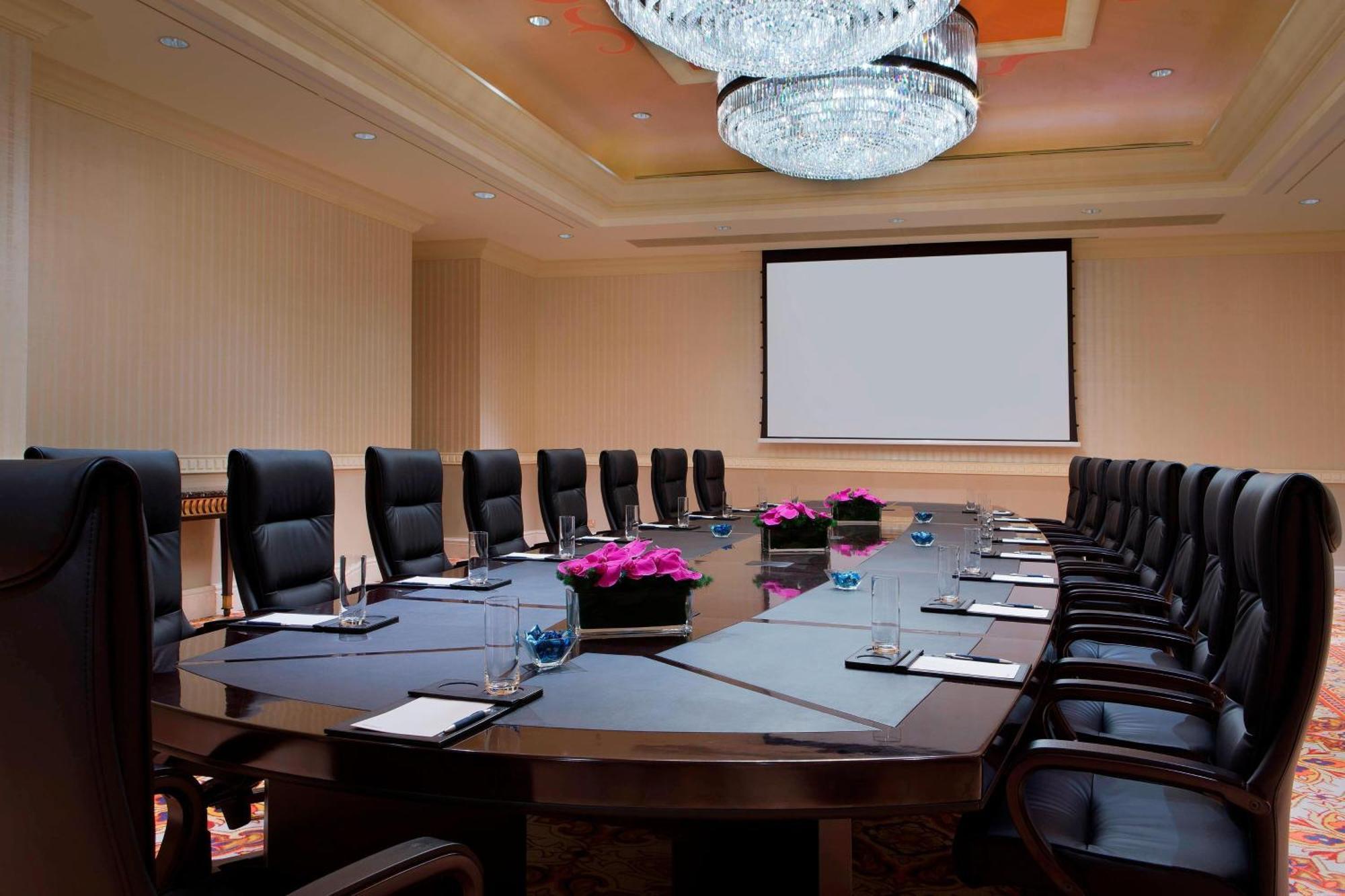 Sheraton Grand Macao Hotel Exterior photo A boardroom at a hotel