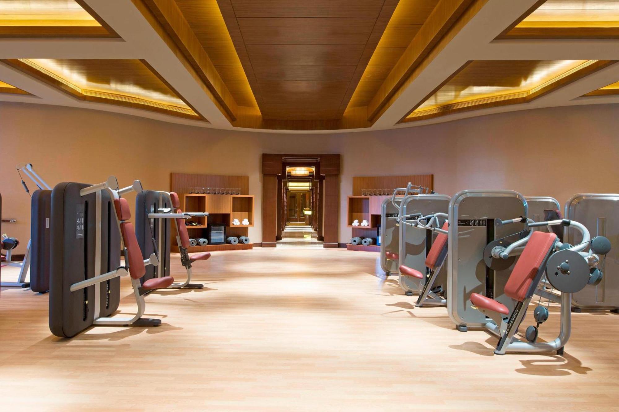 Sheraton Grand Macao Hotel Exterior photo The gym at the Four Seasons Hotel, Hong Kong