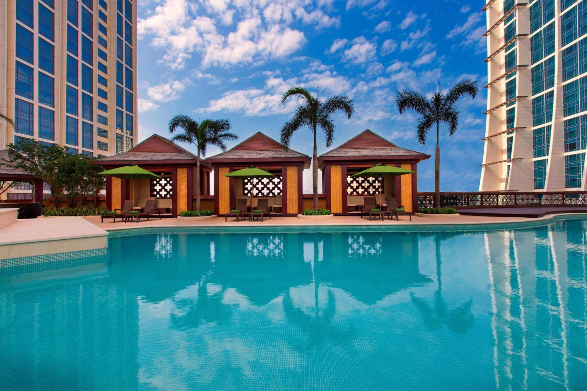 Sheraton Grand Macao Hotel Exterior photo The pool at the Westin