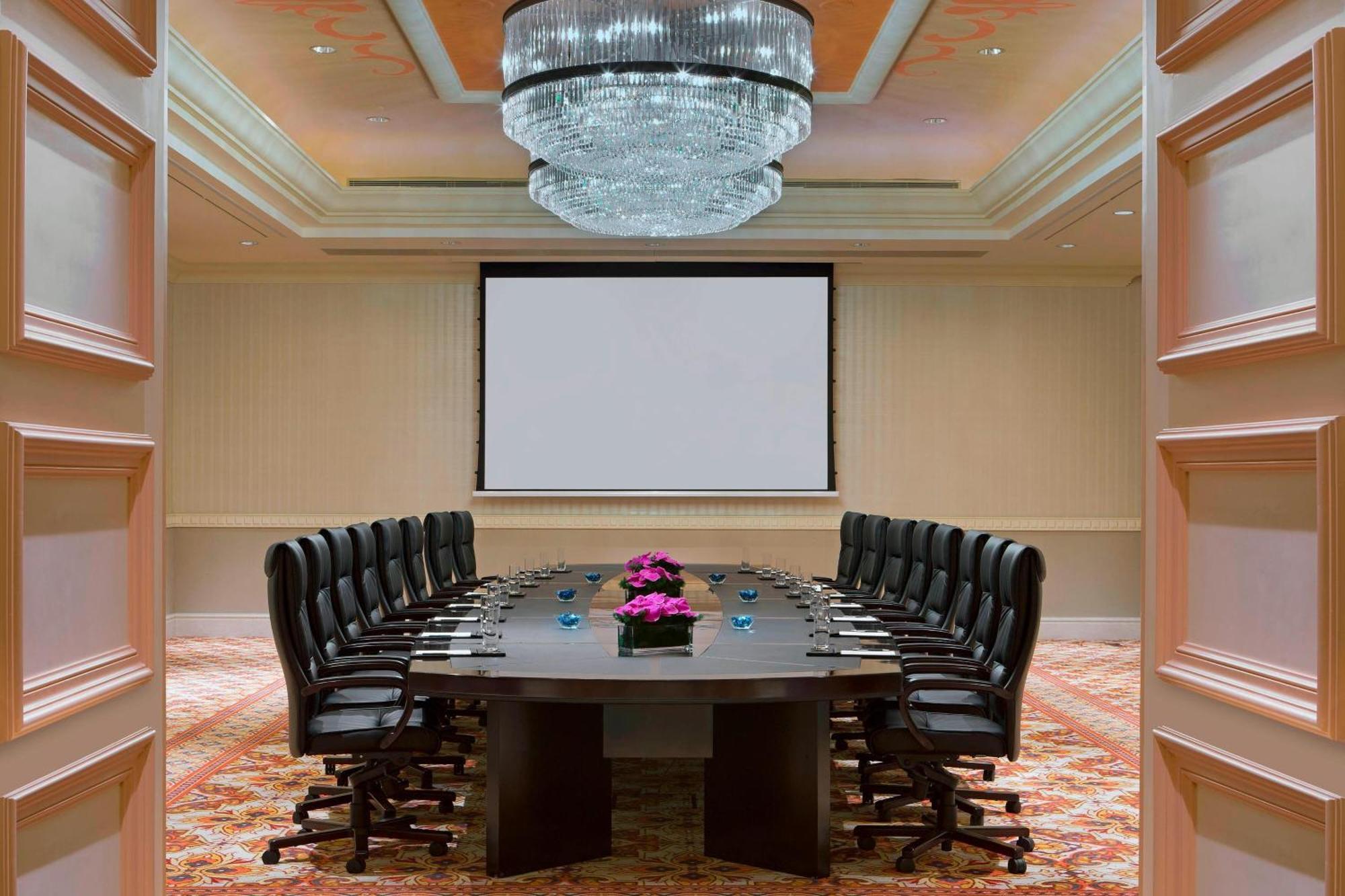 Sheraton Grand Macao Hotel Exterior photo A boardroom at a hotel