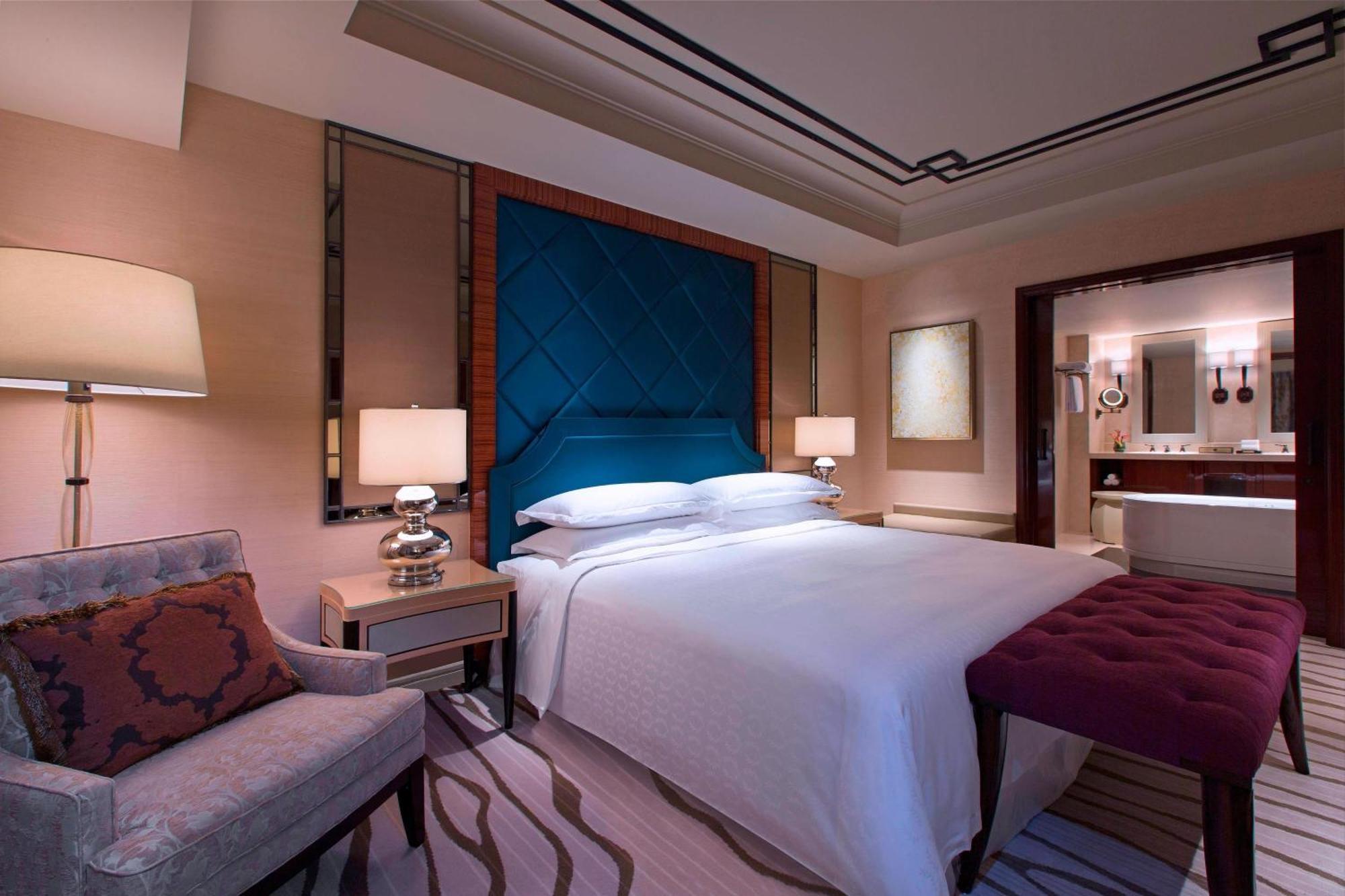 Sheraton Grand Macao Hotel Exterior photo A bedroom at the Ritz-Carlton, DIFC