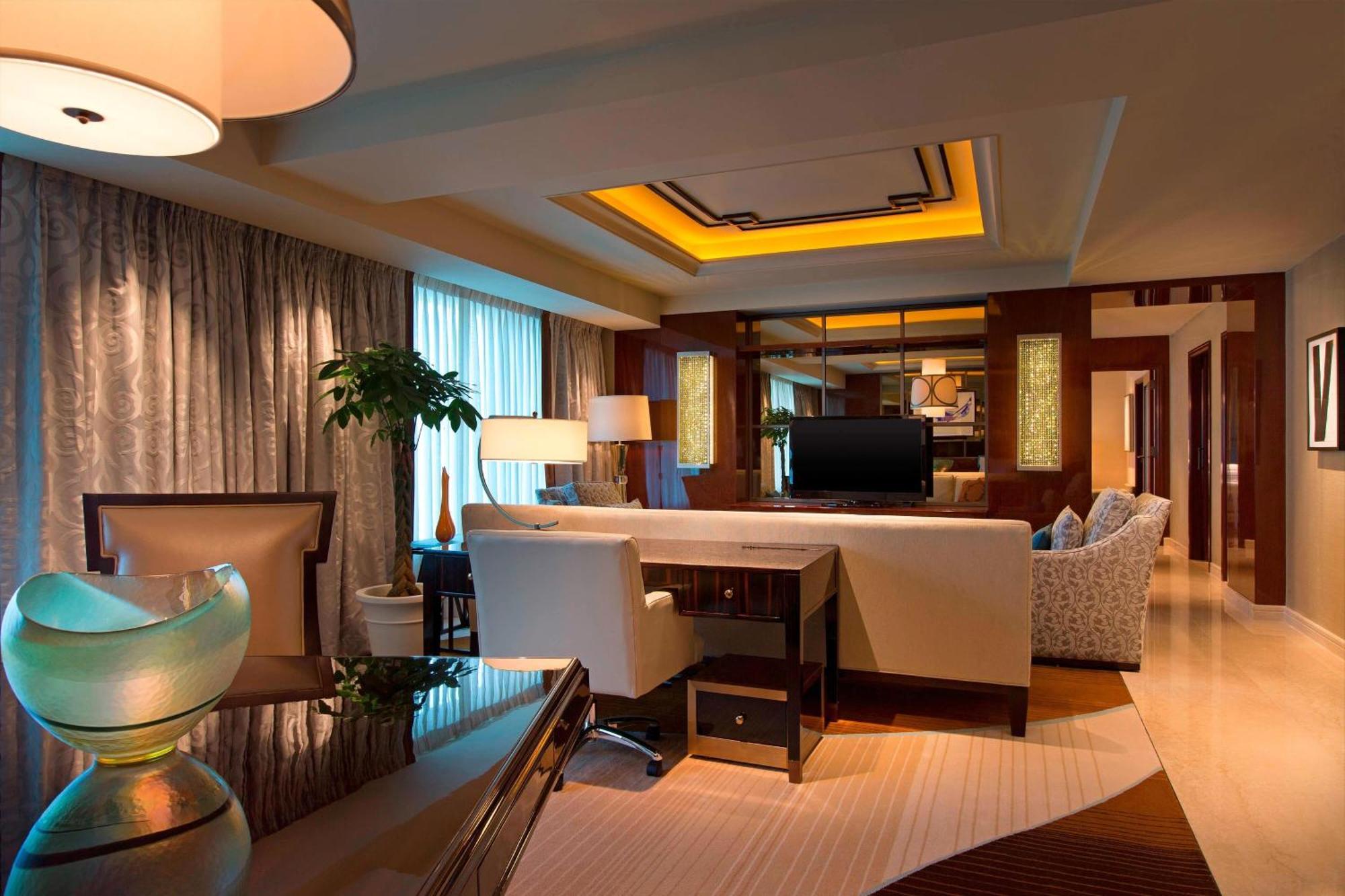 Sheraton Grand Macao Hotel Exterior photo A suite at the Atlantis Paradise Island